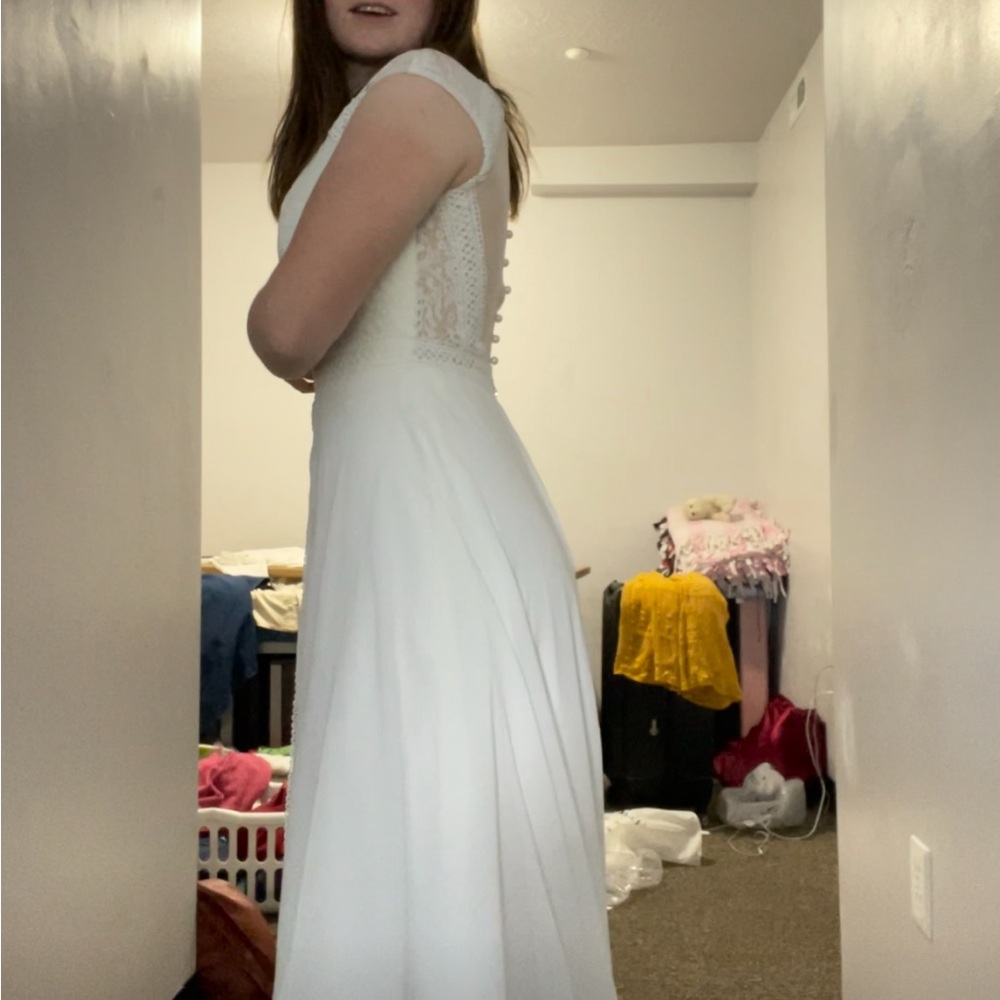 Wedding dress - Picture 2 of 3